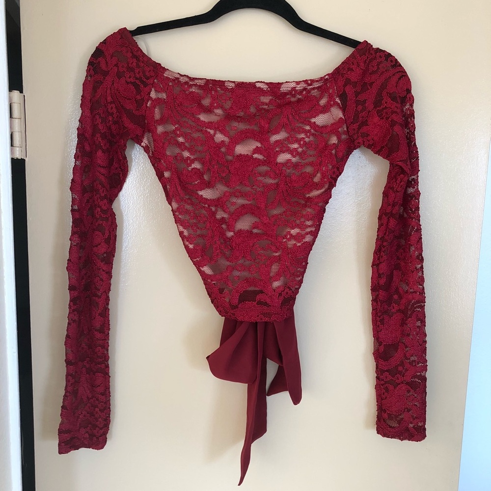 Cute lace stretchy Windsor crop top